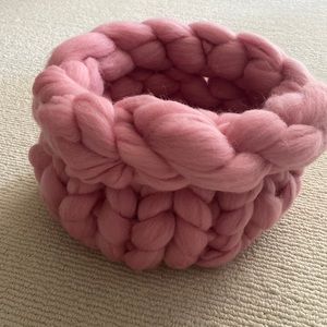 Handmade merino wool cat bed. Bucket style, cozy pet bed, pink.
